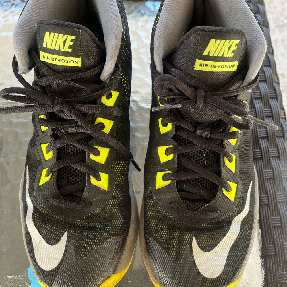 Nike Air Devosion Black and Yellow Shoes